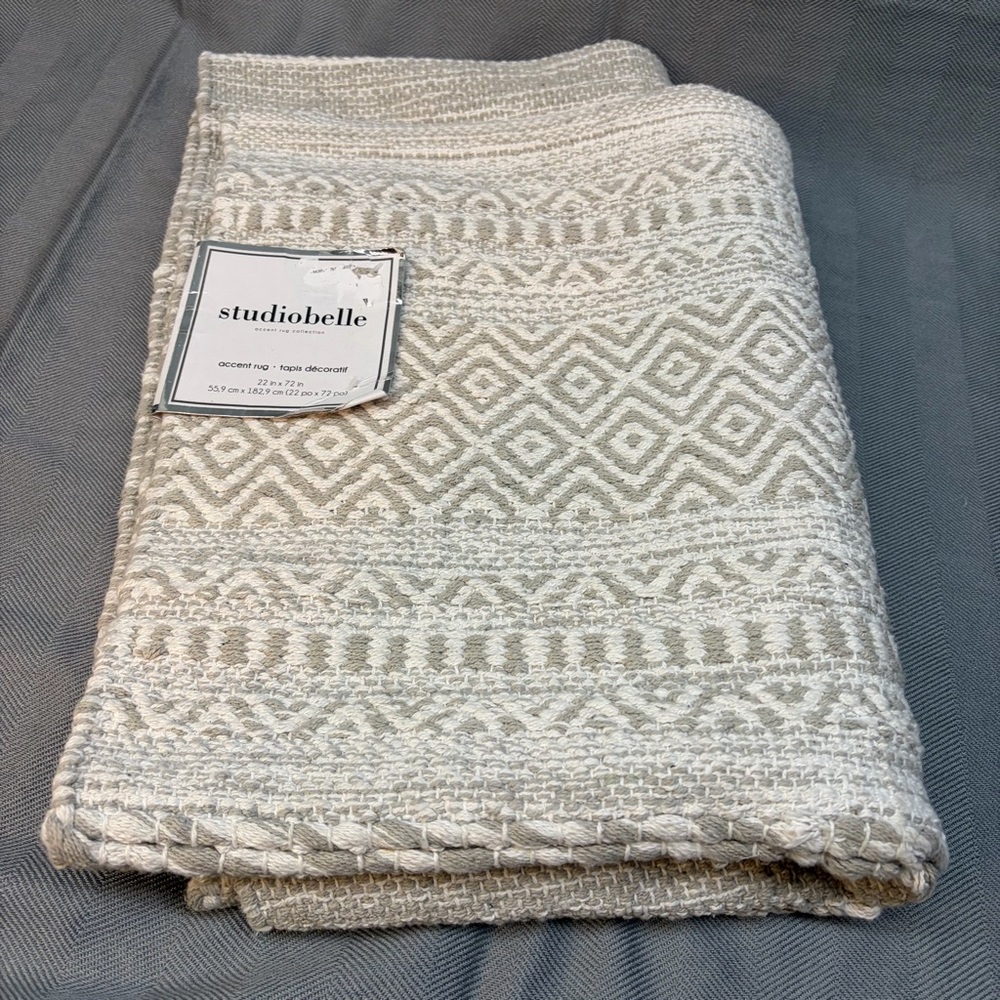 NWT studio Belle accent rug collection 22” x 72” runner gray/cream cotton